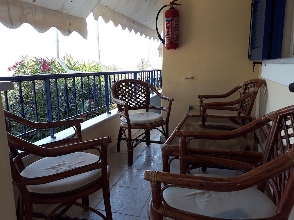 La Casa Di Nonna Anna Aparthotel Nikiana Exteriör bild